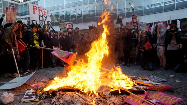 British student fee protest turns violent