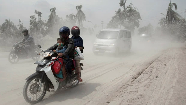 Flights to Indonesia resume after volcano chaos
