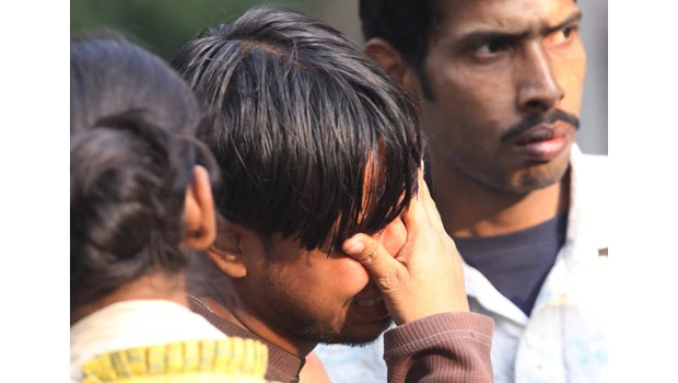 Hope fades in search of collapsed Indian building