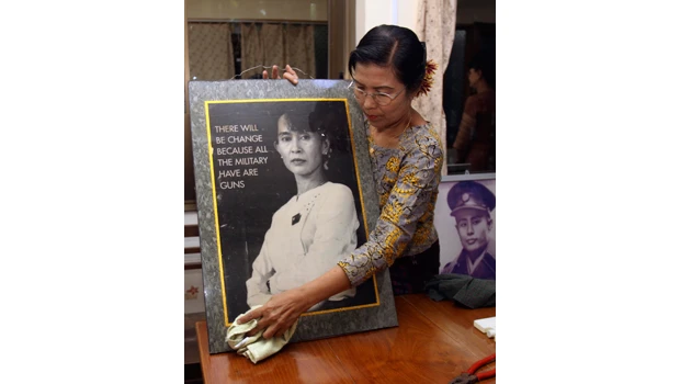 Myanmar abuzz with rumor of Suu Kyi's release