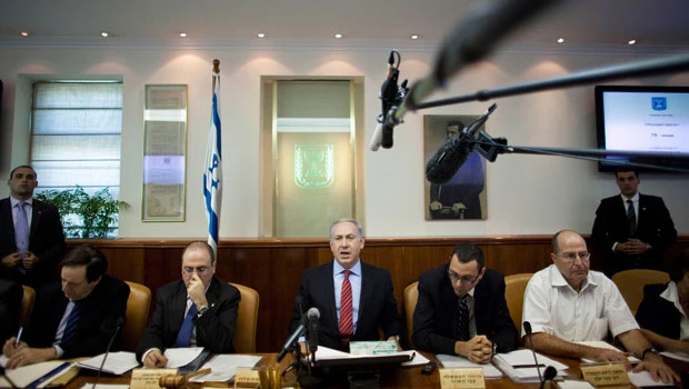 Israel weighs US peace talks incentive package