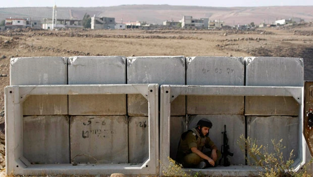 Israel OKs pullout from Lebanon border village