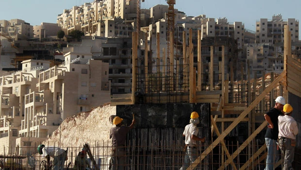 Despite ban, Palestinians build the settlements