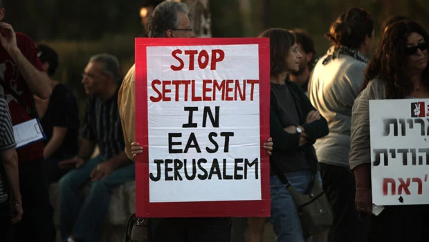 Israelis mull leaving settlers in Palestine