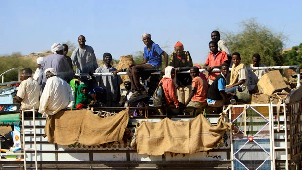 South Sudanese flee border area fearing air raids