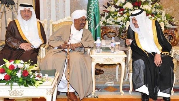 Prince Naif meets dignitaries