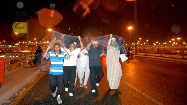 Showers fail to dampen spirits of Hajis on the second day of Jamrat