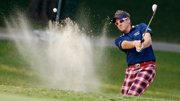 Poulter takes halfway lead at Hong Kong Open
