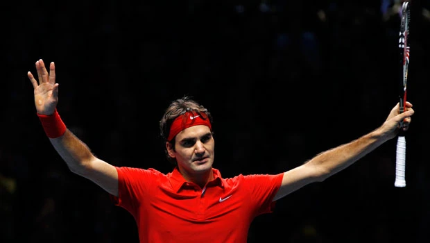 Federer through to semis at Tour finale