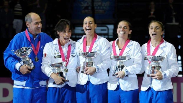 Italy thumps US to win Fed Cup