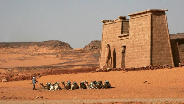 Ancient temples highlight Egyptian lake cruise