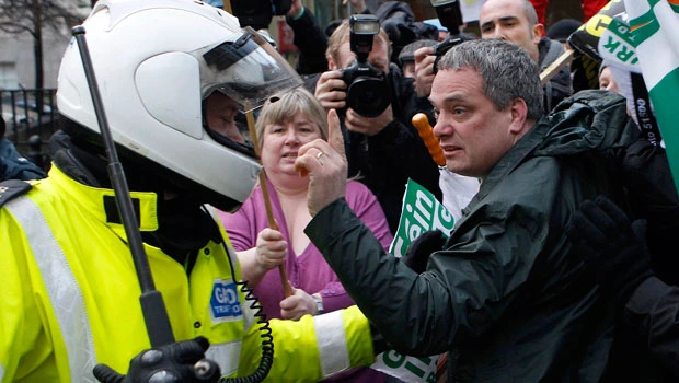 Green party in Irish govt demands early elections