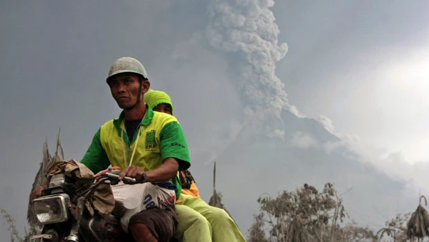 Number killed by Indonesia volcano climbs to 138