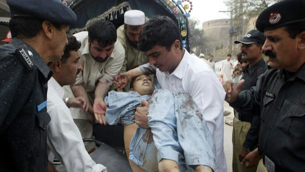 Scores killed in blasts at Pakistan mosques