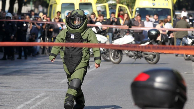 Men held with letter bomb for Sarkozy