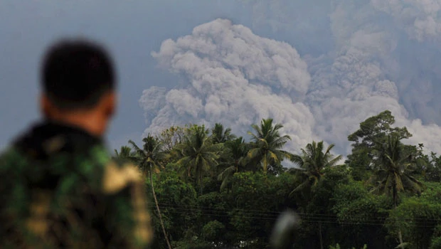 Indonesian volcano erupts powerfully; quake hits