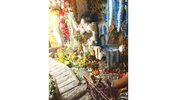 Howida Simsim: Living in a jewelry cave