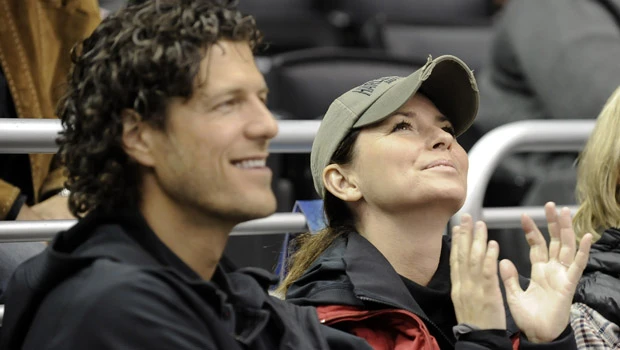 Shania Twain engaged to Thiebaud