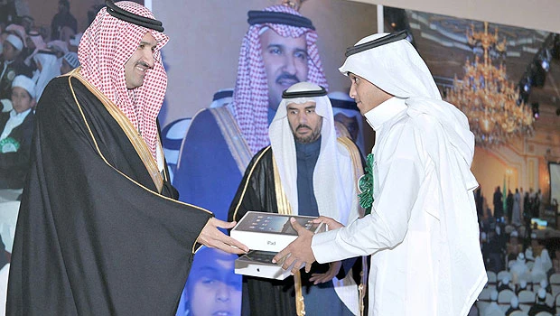 Prince Faisal honors outstanding Insan students