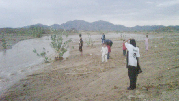 Small flood in Wadi Quos rattles nerves of residents