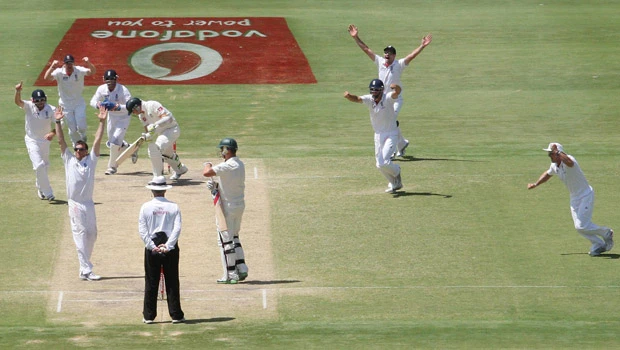 England wins 2nd Ashes Test after Aussie collapse