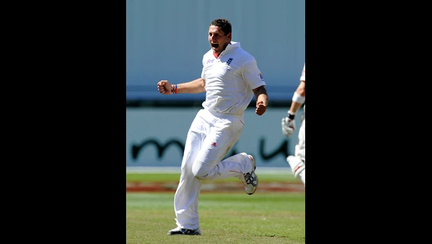 England on brink of Ashes win as Australia slumps