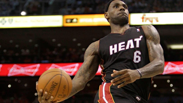 Spellbinding Magic snap Spurs' winning streak