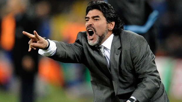 Maradona says he will take Grondona to court