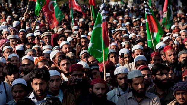 Thousands rally in Pakistan in support of blasphemy law