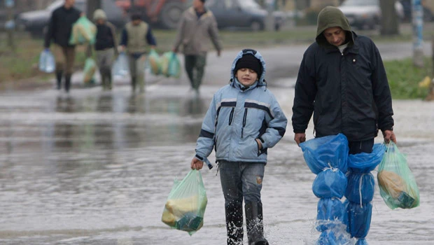 Floods force evacuations in Bosnia, Albania