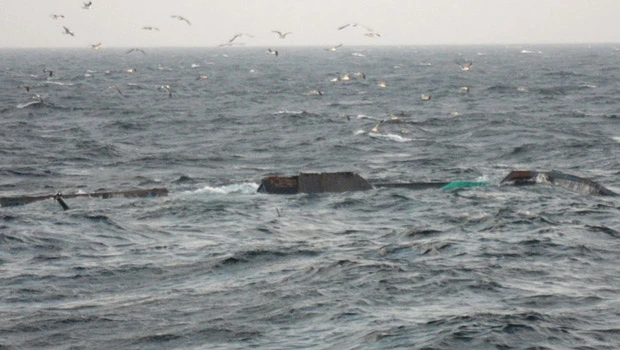 China fishing boat capsizes in scuffle; 1 dead
