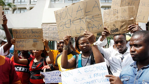 Ivory Coast’s Gbagbo faces final warning to leave