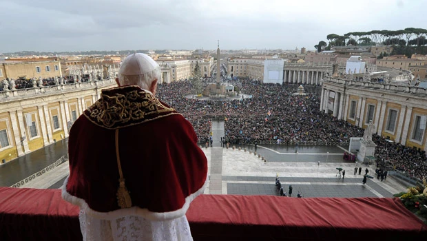 Pope Christmas message urges peace