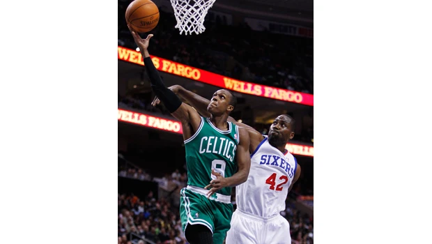 Garnett basket gives Celtics No. 9
