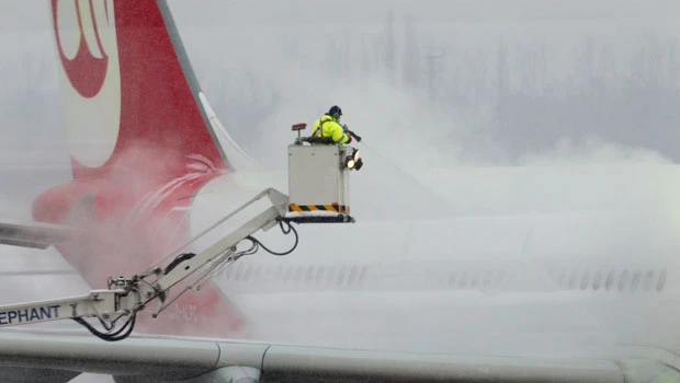 Snow grounds 450 flights, halts traffic in Germany