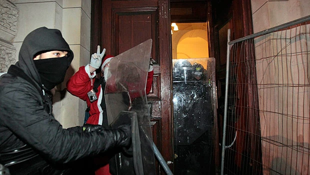 Angry students attack Prince Charles’ car