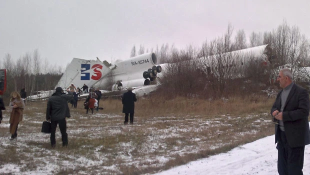 2 dead, 83 hurt in Russian jet landing