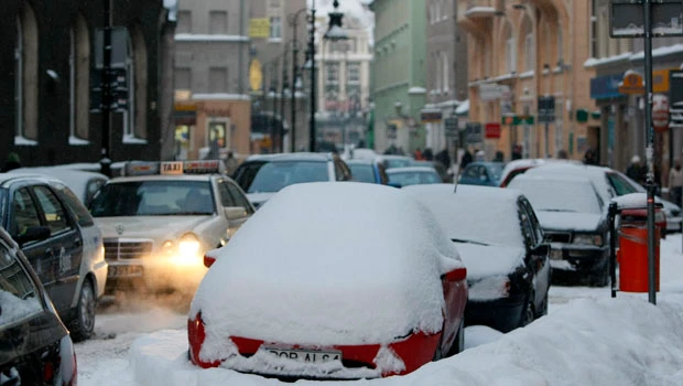12 dead as heavy snow, flooding slams Europe