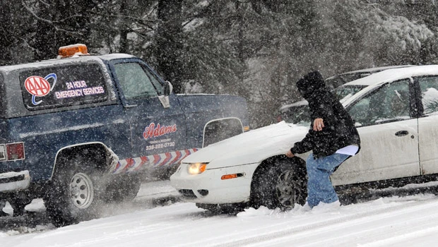 Snowstorm bears down on East Coast