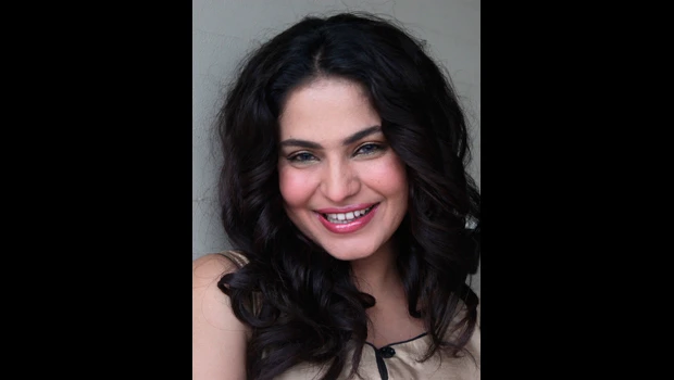 Veena Malik talks down cleric on live TV debate