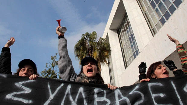 EU struggles to keep lid on Greek debt buyback talk