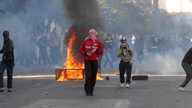 Police alert as fresh riots rock Algeria