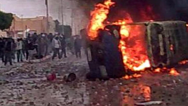 Sporadic clashes overnight despite Tunisia curfew