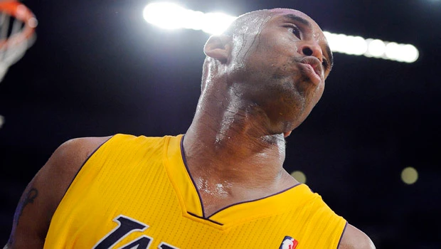 Kobe, Lakers blow out Knicks on home floor
