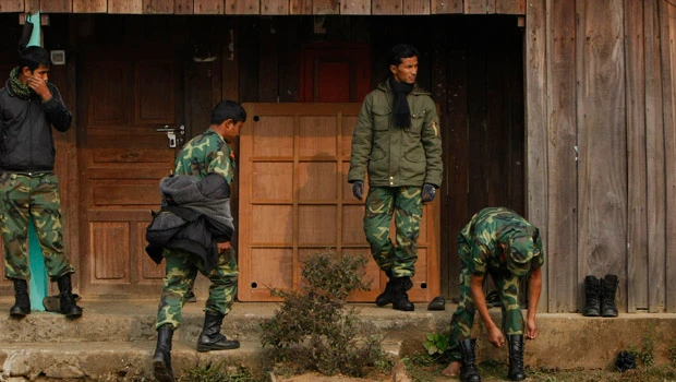 Nepal's Maoists give up control over fighters