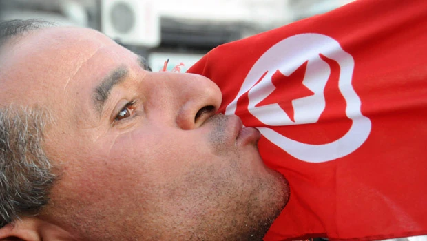 More Tunisians die as disturbances spread