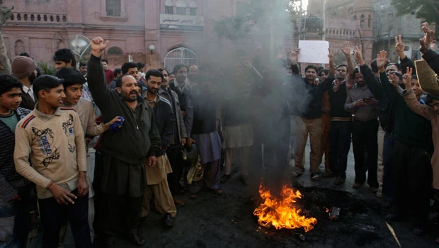 US official kills two in Lahore shootout