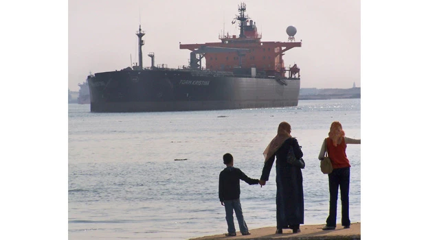 'No direct threat to Suez shipping'