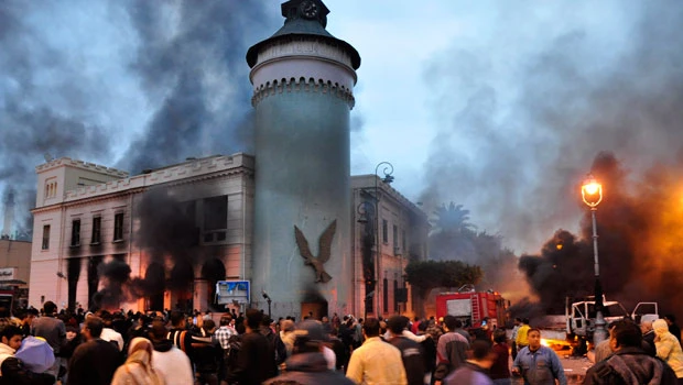 Air of uncertainty prevails as Mubarak stays on