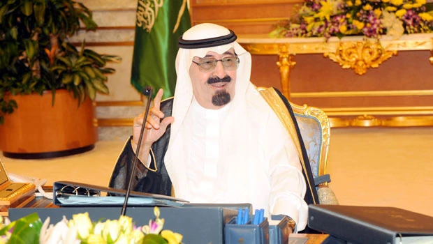 King condemns violence in Egypt